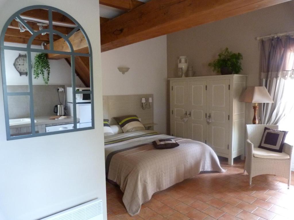 Le Mas Du Pere La Motte  Room photo
